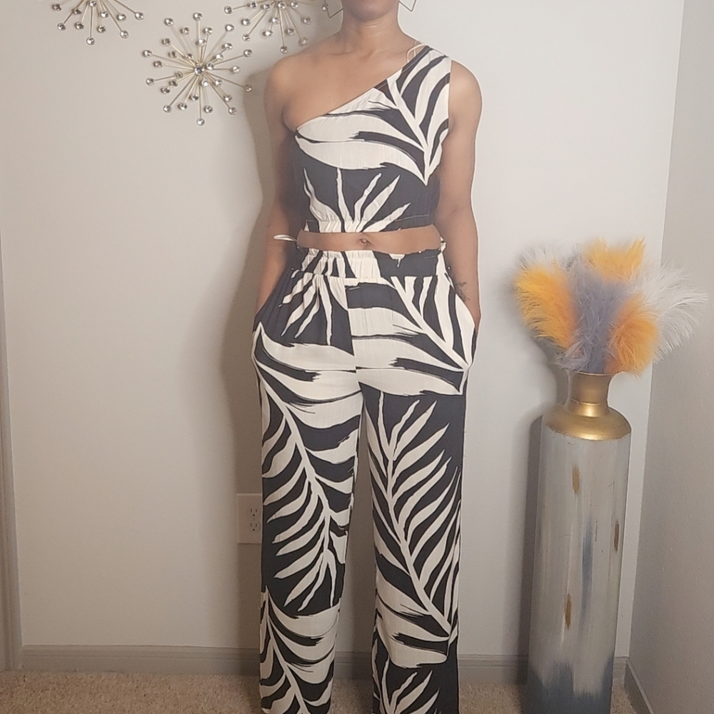 Gracefully Bold One-Shoulder Two-Piece Set